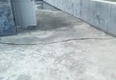 石龙楼顶漏水维修公司分享下如何解决卫生间隐蔽部位漏水的问题?